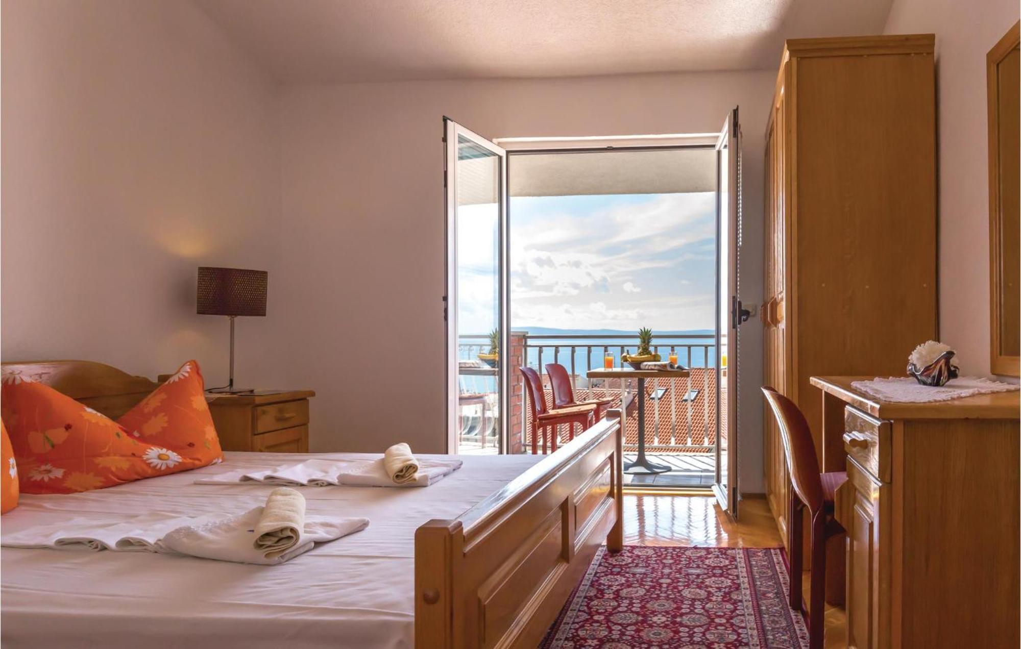 Nice Apartment In Makarska With House Sea View Exterior photo