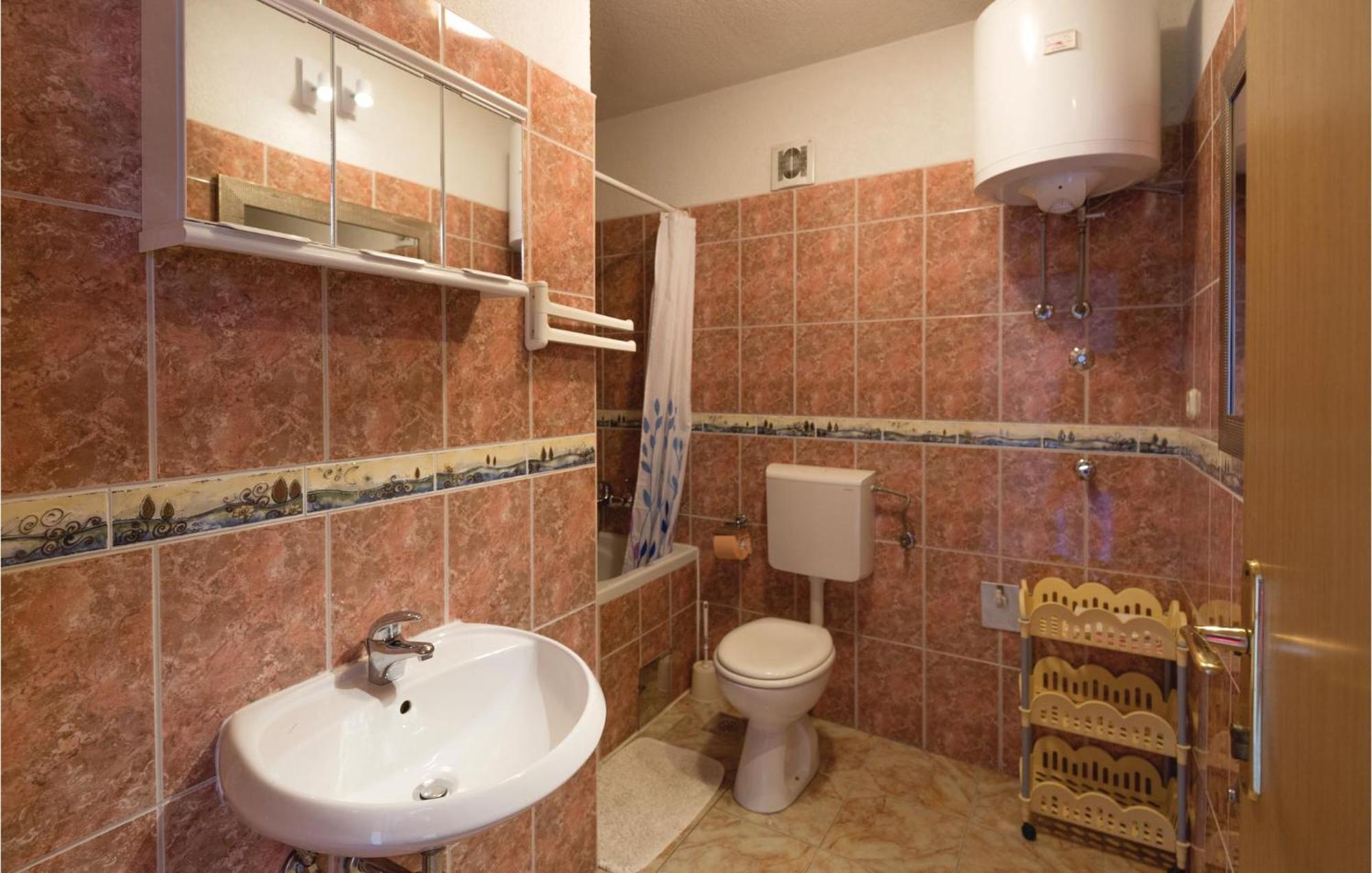 Nice Apartment In Makarska With House Sea View Exterior photo